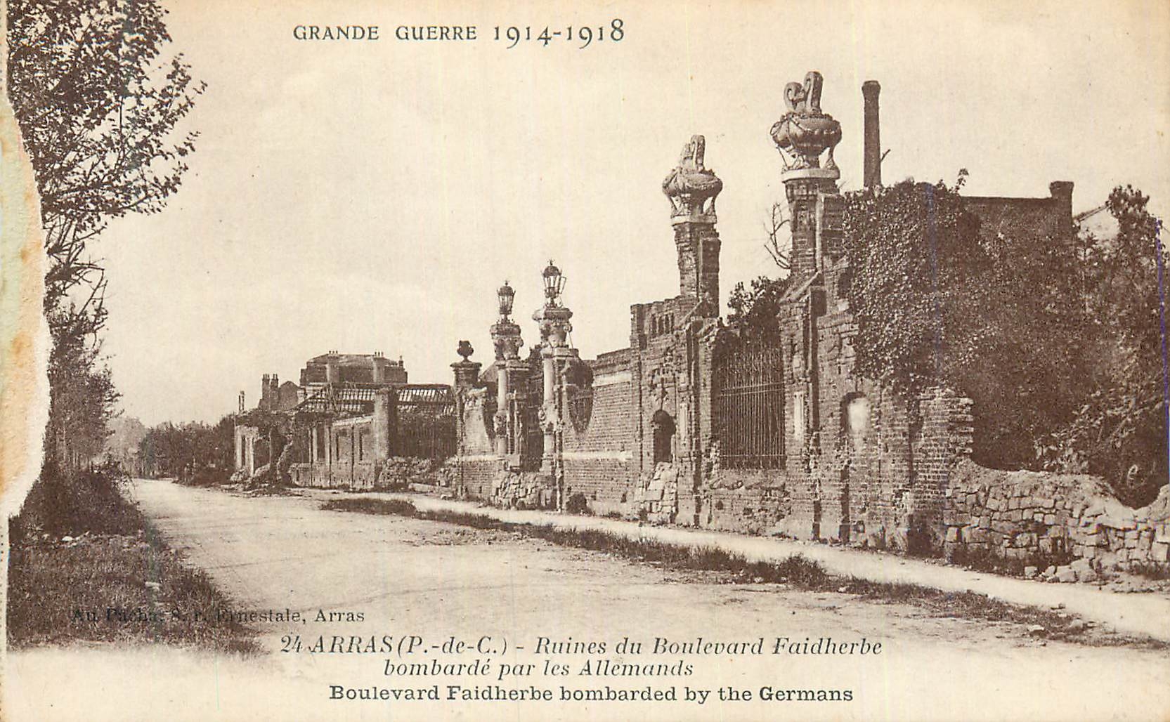 Arras (P.-de-C.) — Ruines du Boulevard Faidherbe bombardé par les Allemands — An Pacilia, S. P. Ernestale, Arras