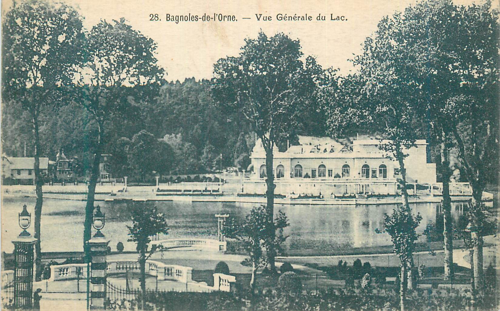 CPA Bagnoles de l'Orne Vue Generale du Lac