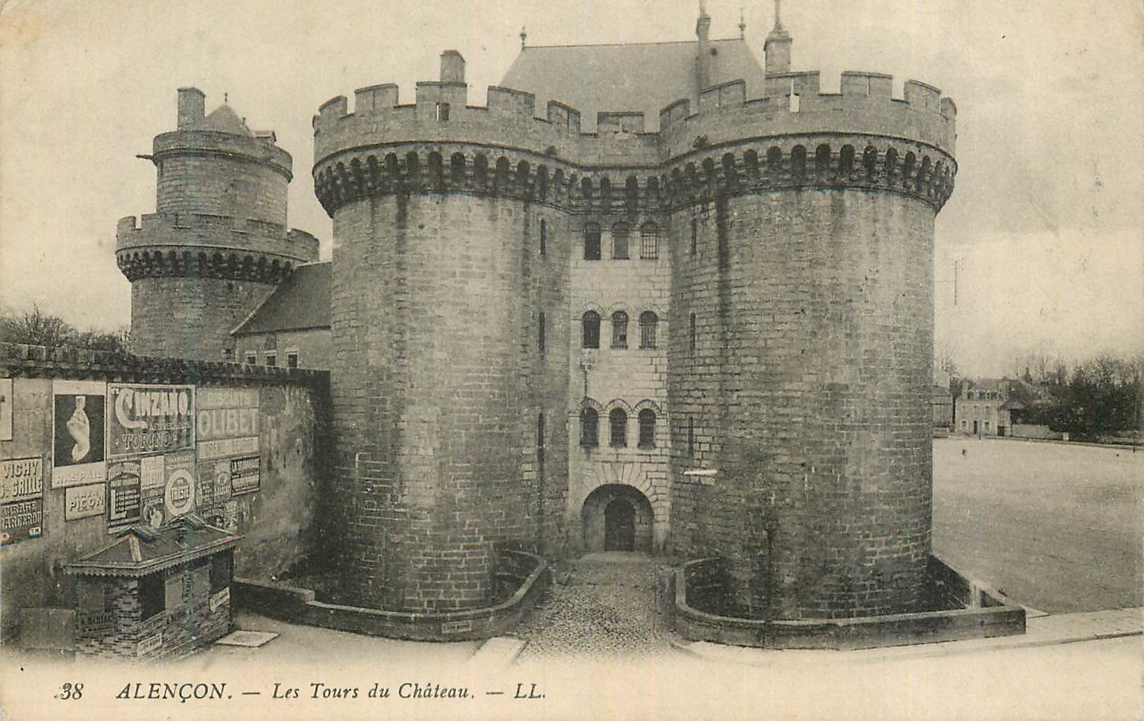 CPA Alencon Les Tours du Chateau