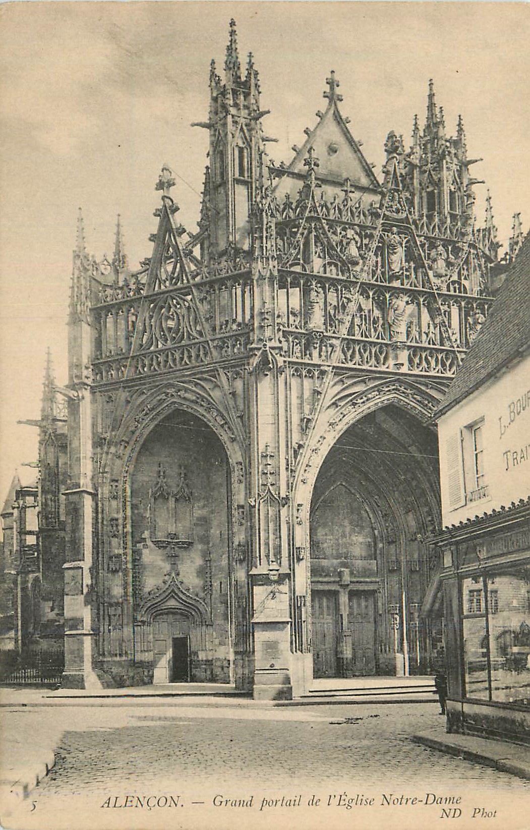 CPA Alencon Grand Portail de l'Eglise Notre Dame