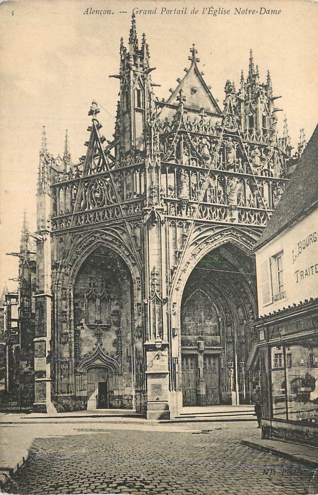 CPA Alencon Grand Portail de l'Eglise Notre Dame