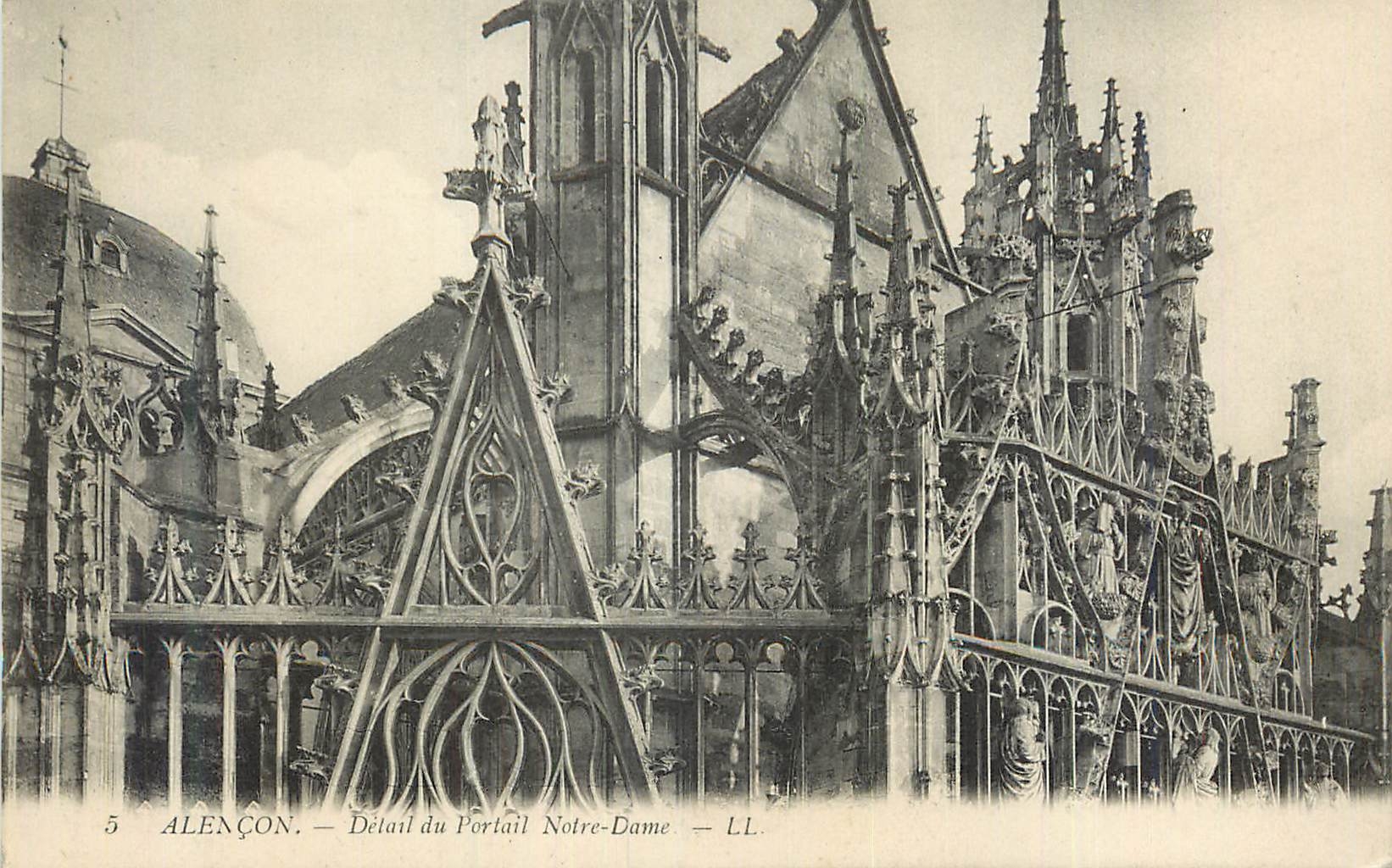 CPA Alencon Detail du Portail Notre Dame
