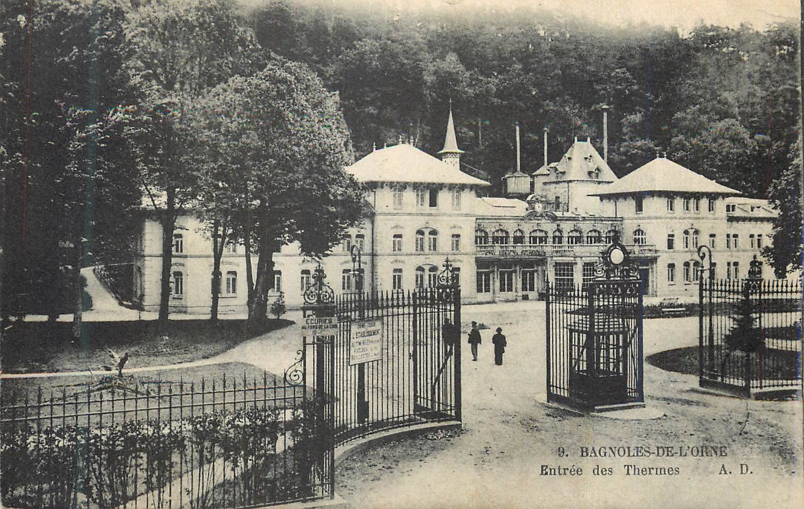 CPA Bagnoles de l'Orne Entree des Thermes
