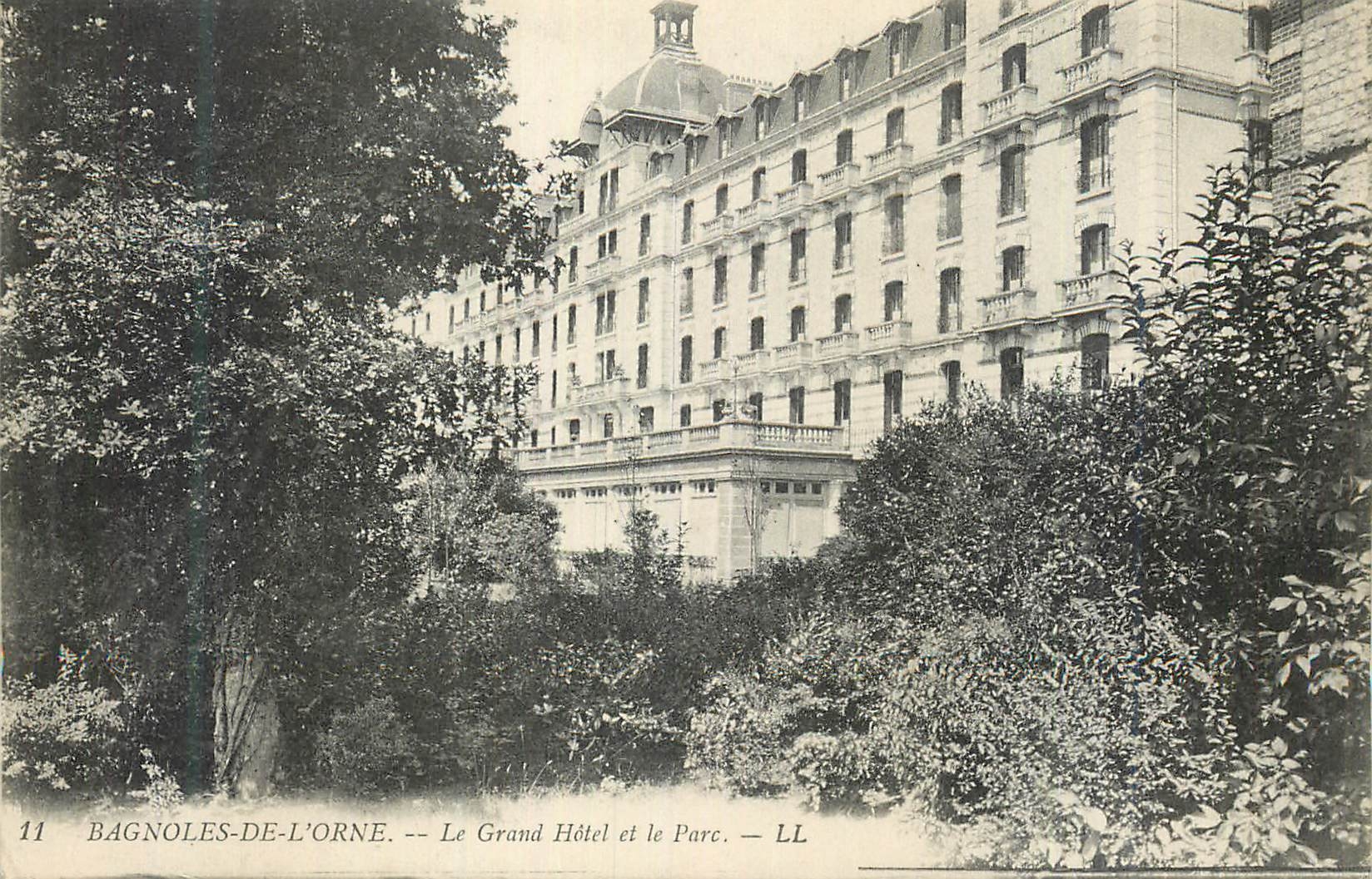 CPA Bagnoles de l'Orne Le Grand Hotel et le Parc