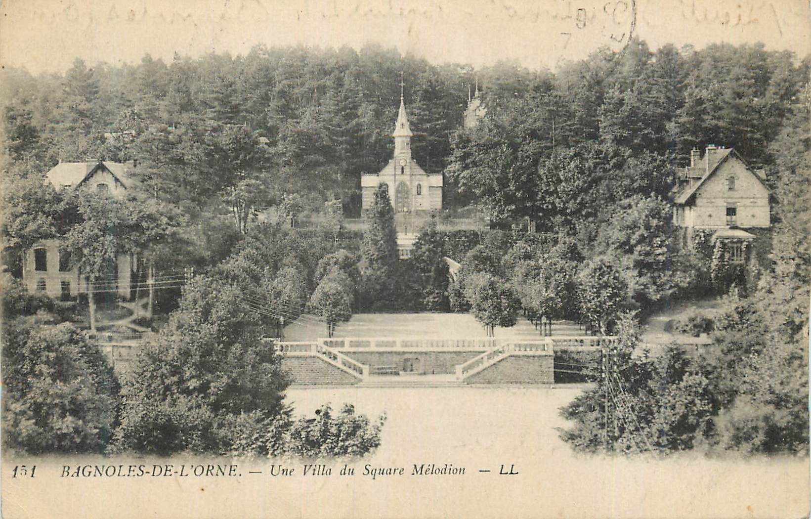 Bagnolles-de-l'Orne — Une Villa du Square Mélodion — LL