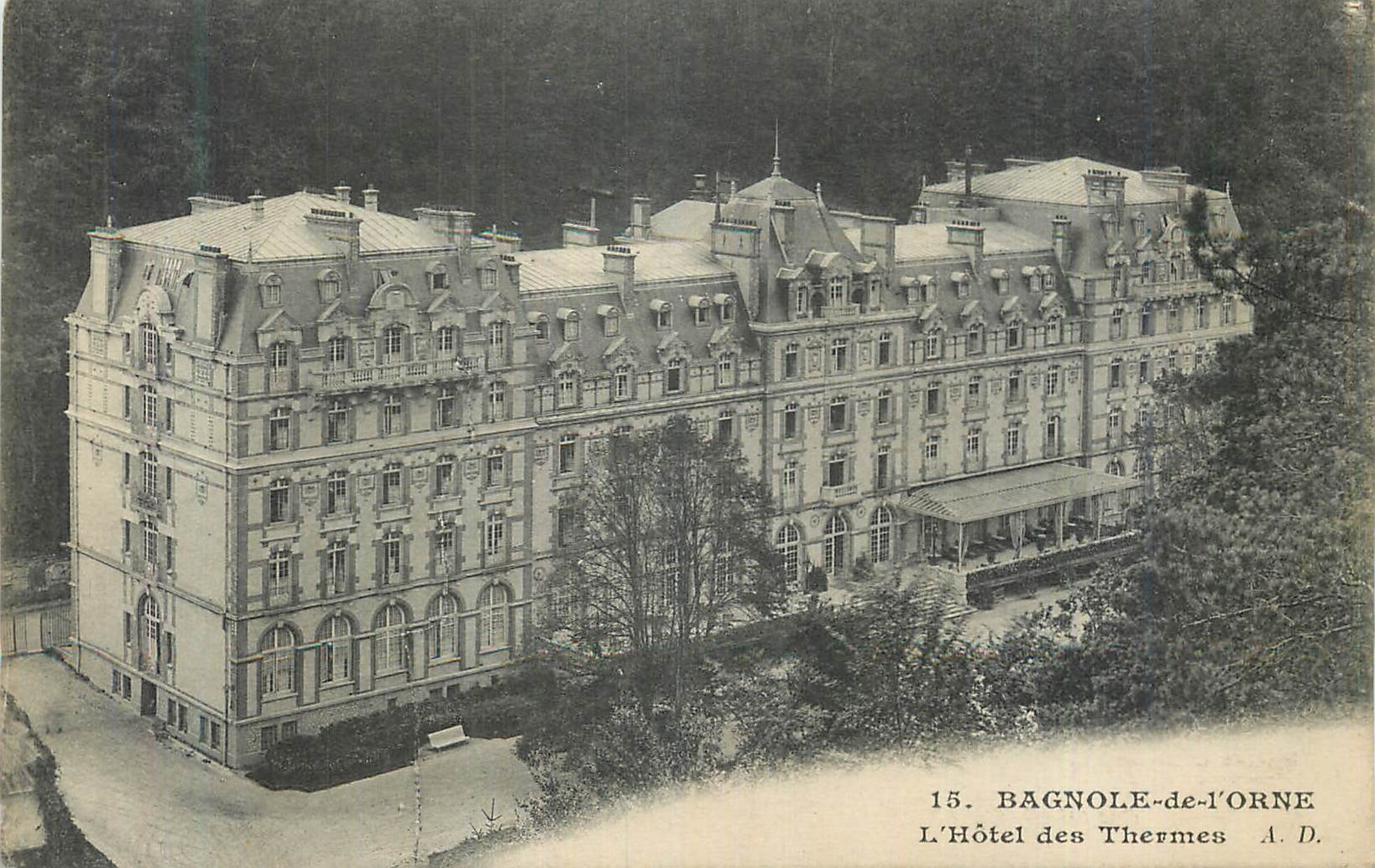 CPA Bagnoles de l'Orne L'Hotel des Thermes