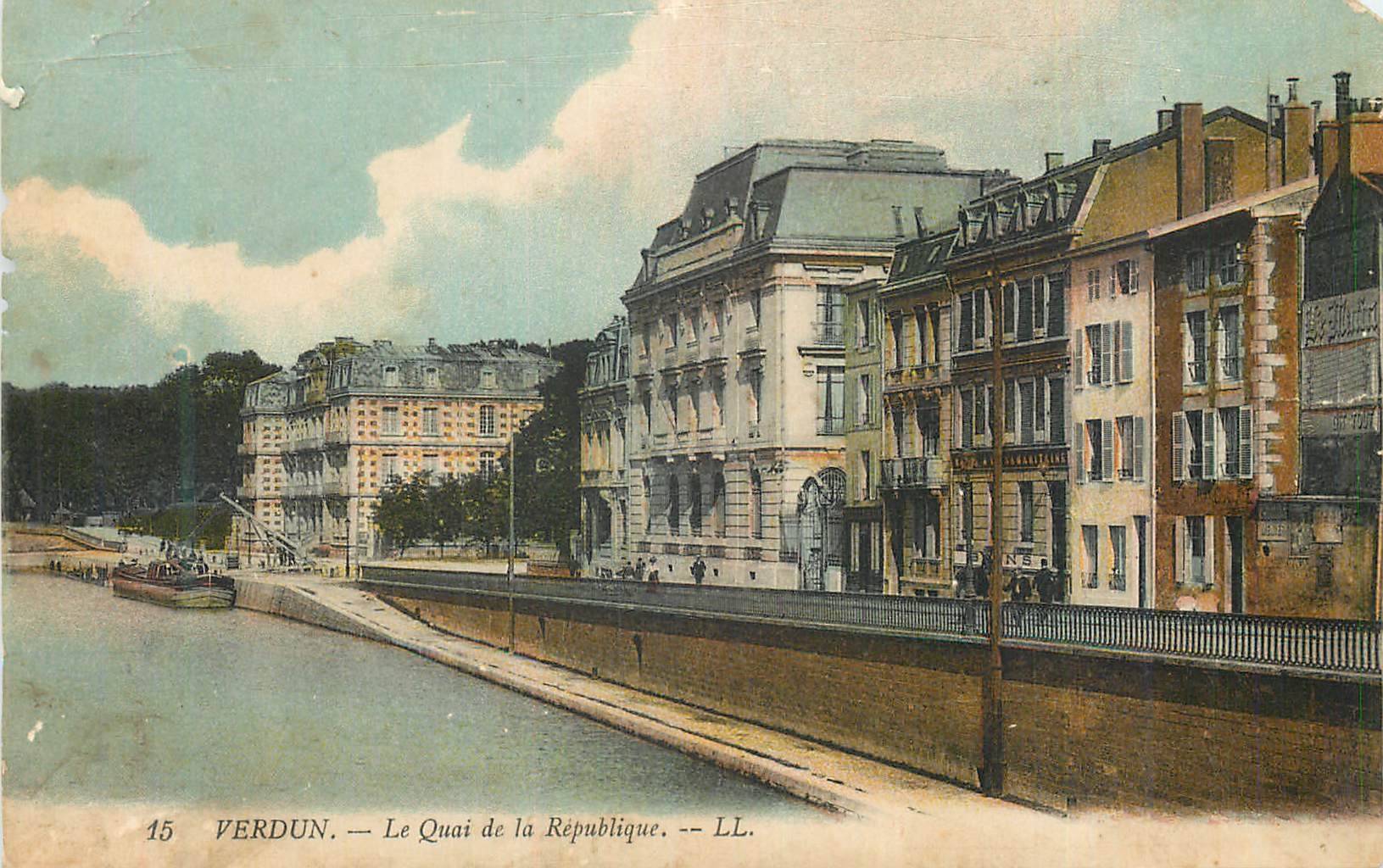 CPA Verdun Le Quai de la Republique