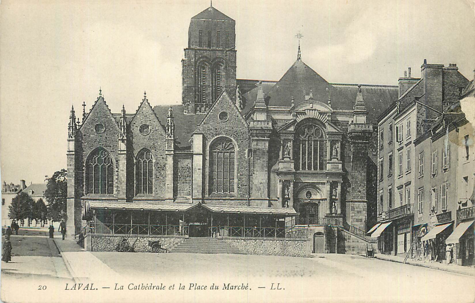 CPA Laval La Cathedrale et la Place du Marche