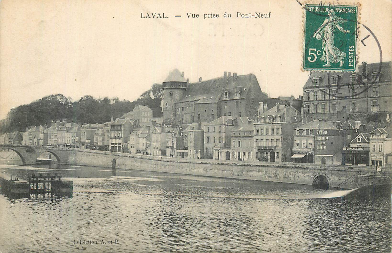 CPA Laval Vue Prise du Pont Neuf