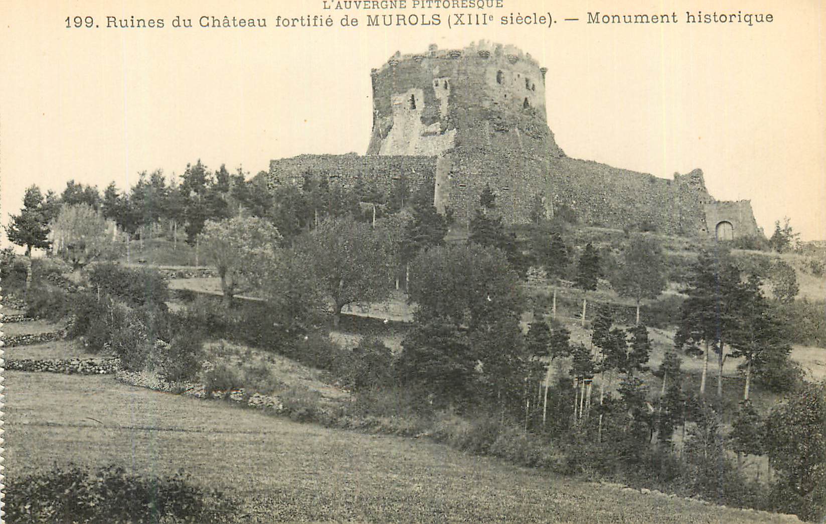 CPA L'Auvergne Pittoresque Ruines du Chateau Fortifie de Murols (XIIIe Siecle) Monument Historique