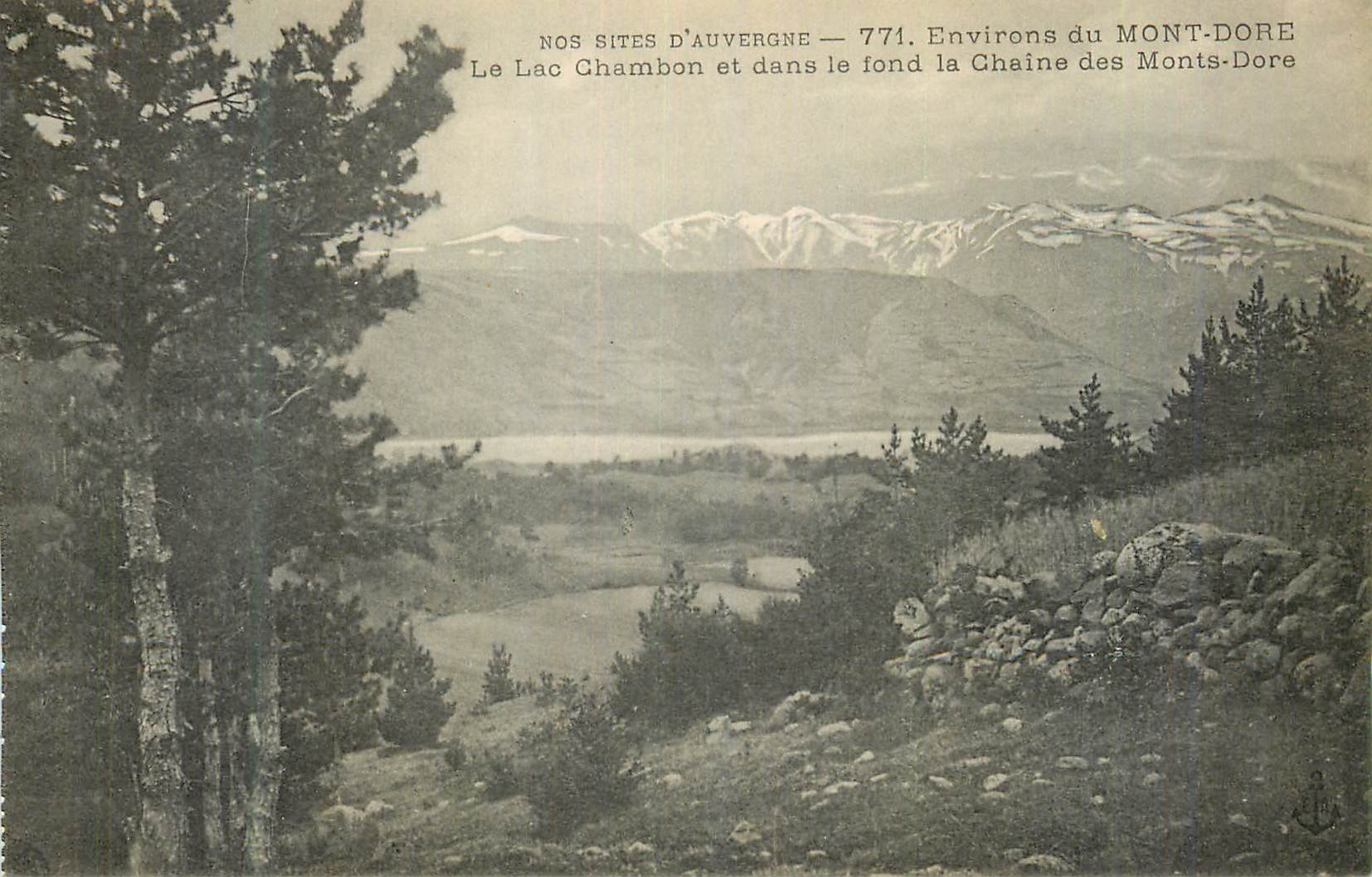 CPA Nos Sites d'Auvergne Environs du Mont Dore Le Lac Chambon et dans le Fond la Chaine des Monts Dore