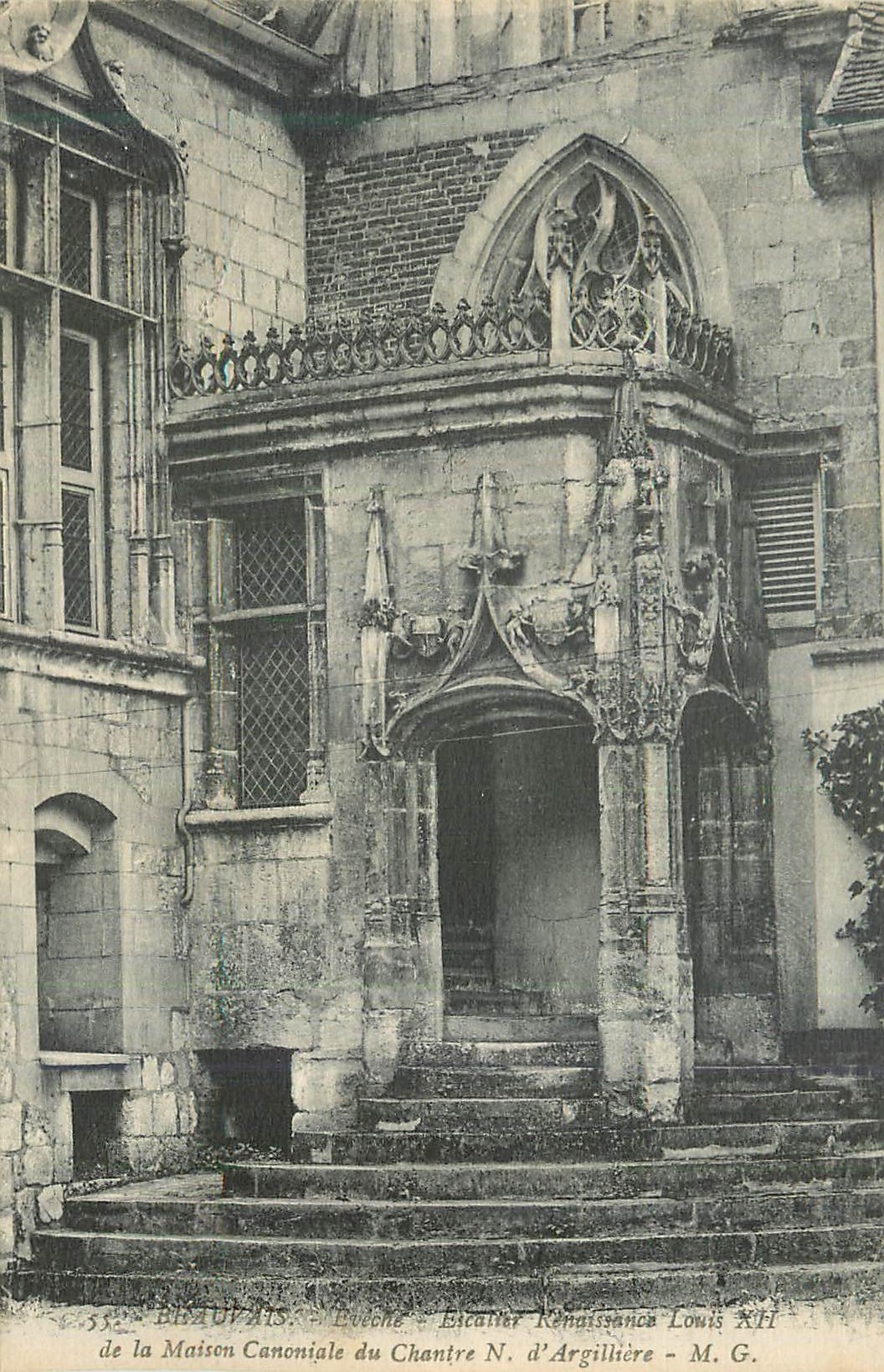 CPA Beauvais Eveche Escalier Rennaissance Louis XII de la Maison Canoniale du Chantre N d'Argilliere