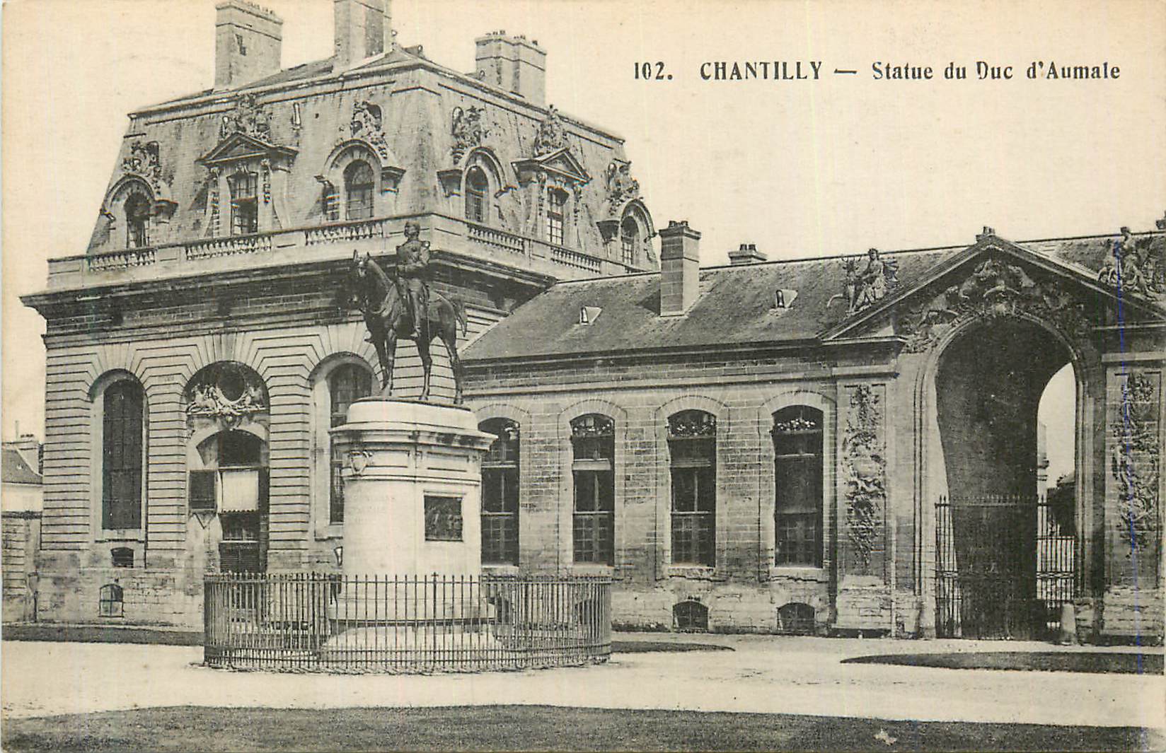 Chantilly — Statue du Duc d'Aumale — Impr. Bourdier, Versailles, n°102