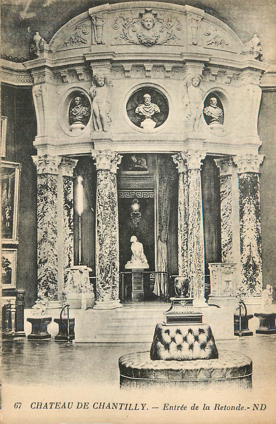 CPA Chateau de Chantilly Entree de la Retonde