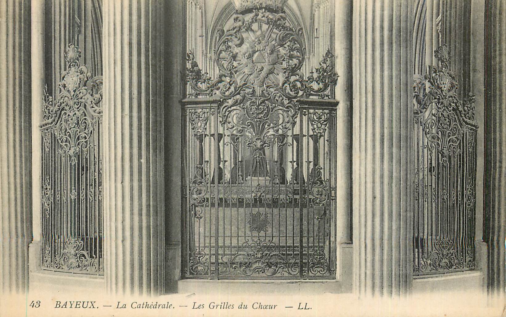 CPA Bayeux La Cathedrale Les Grilles du Choeur