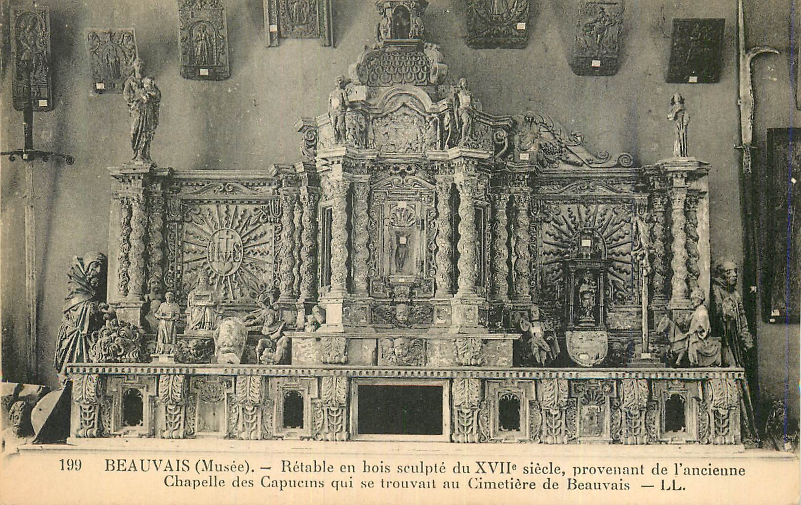 CPA Beauvais (Musee) Retable en Bois Sculpte du XVIIe Siecle provenant de l'Ancienne Chapelle