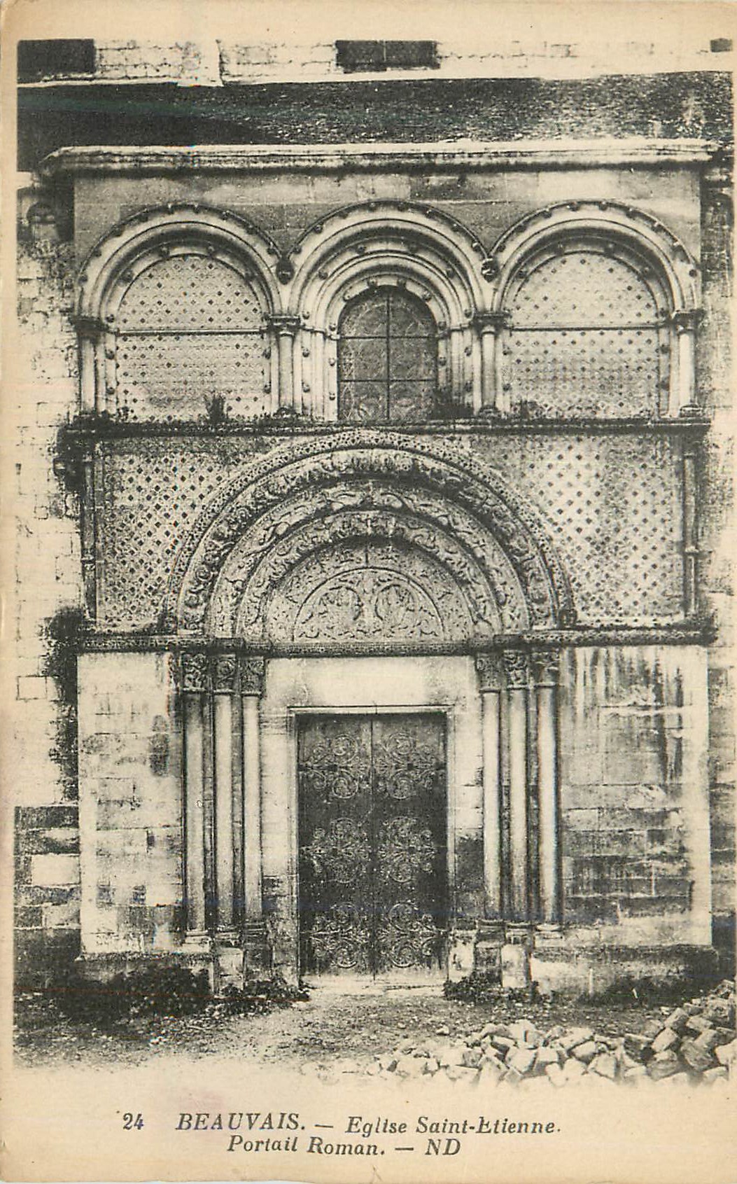 CPA Beauvais Eglise Saint Etienne Portail Roman