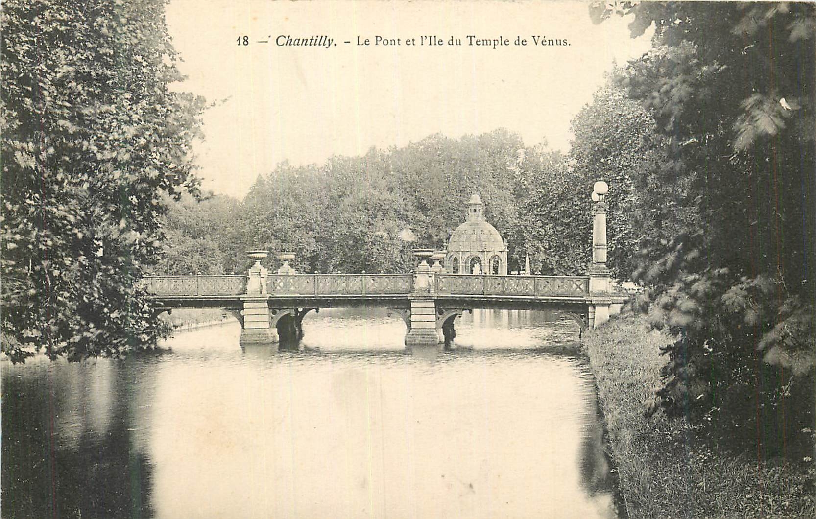 CPA Chantilly Le Pont et l'Ile du Temple de Venus