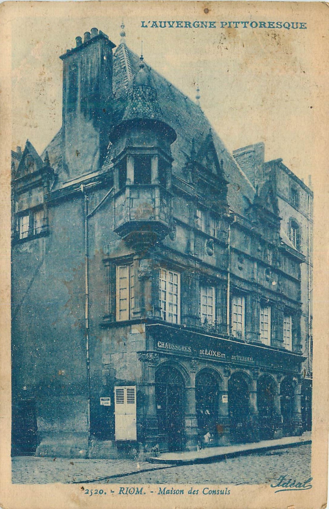 CPA L'Auvergne Pittoresque Riom Maison des Consuls