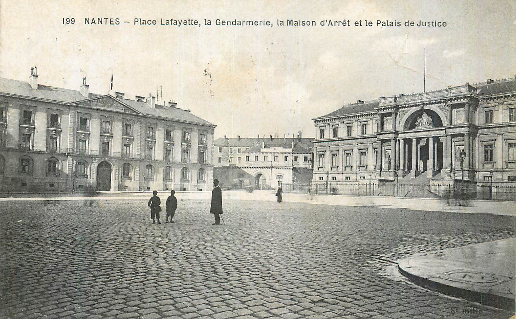 CPA Nantes Place Lafayette La Genarmerie La Maison d'Arrret et Le Palais de Justice