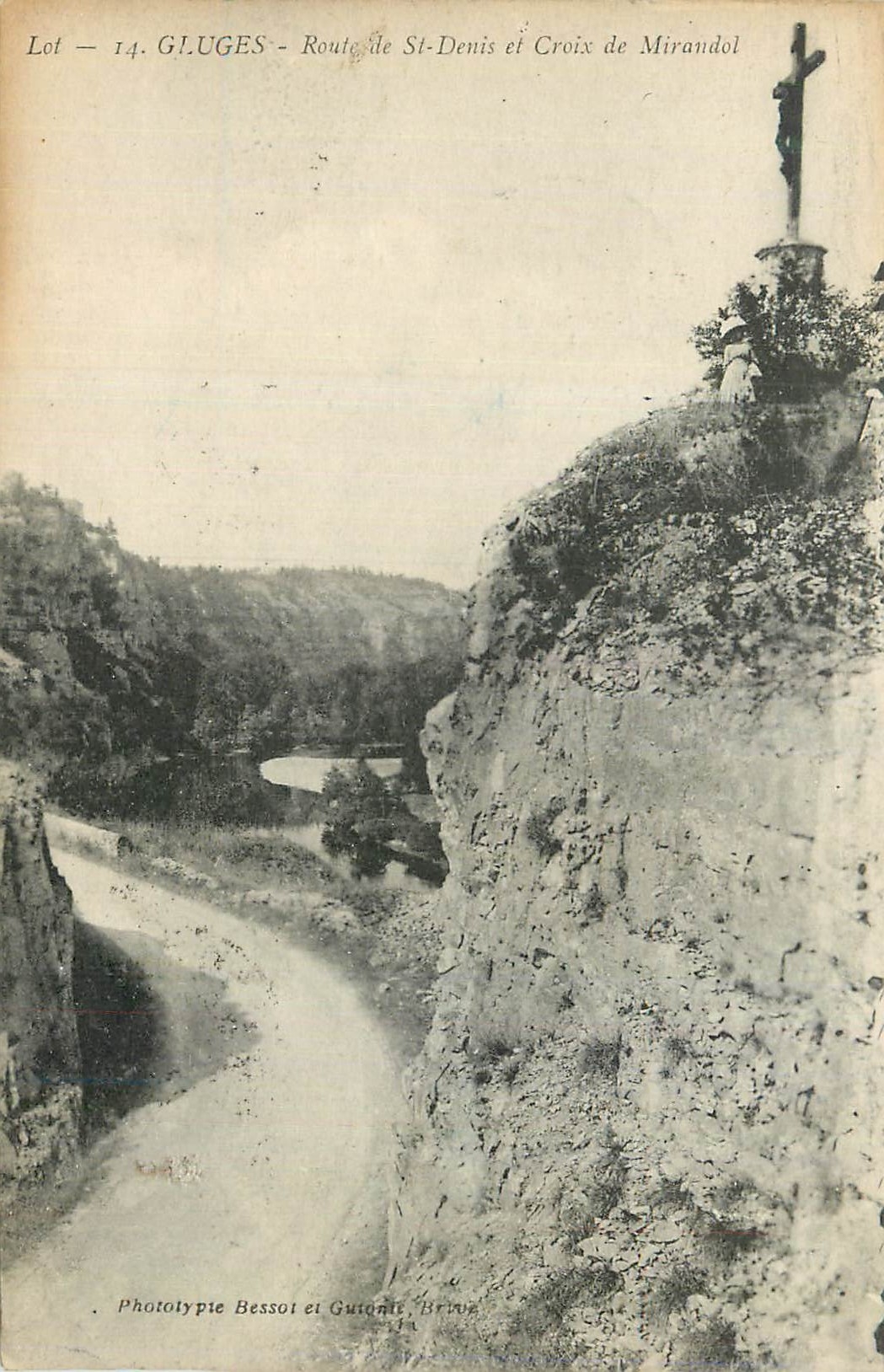 Gluges - Route de St-Denis et Croix de Mirandol — Phototypie Bessol et Gutois, Brive