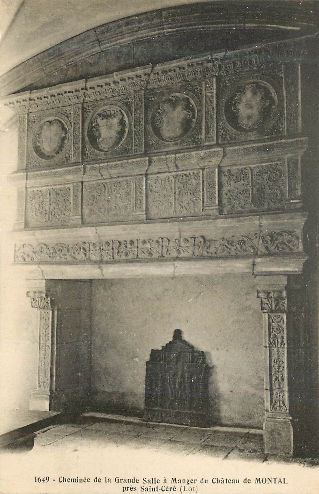 Cheminée de la Grande Salle à Manger du Château de Montal — Lot — Édition de la Librairie Virtuel