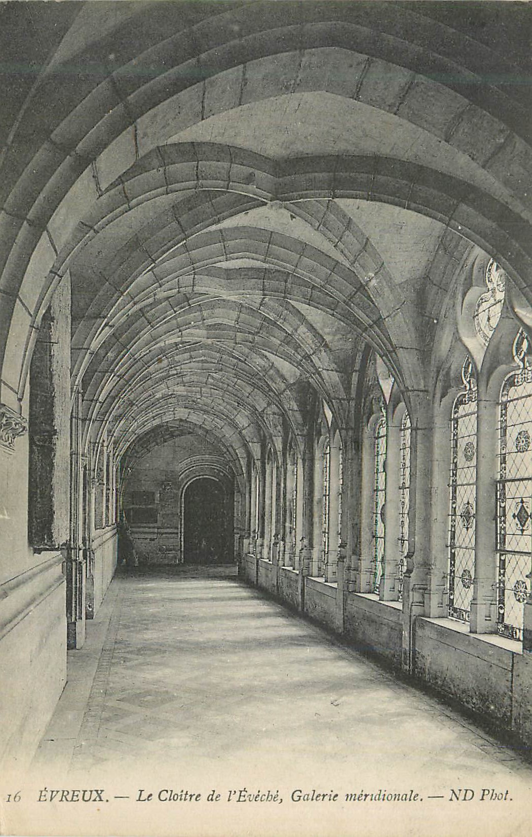 CPA Evreux Le Cloitre de L'Eveche Galerie Meridionale