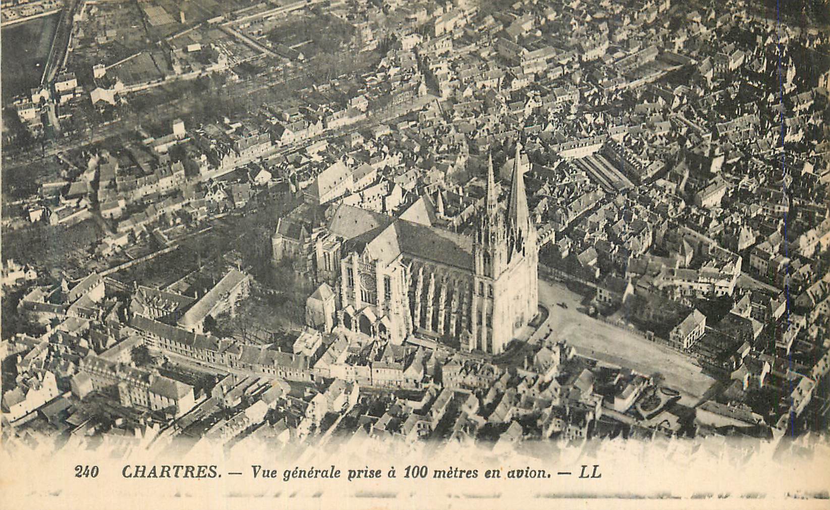 CPA Chartres vue Generale prise en Avion a 100 Metres