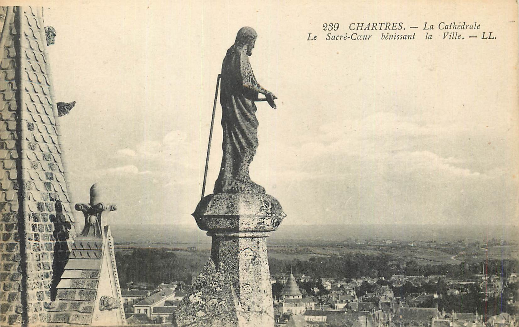 CPA Chartres La Cathedrale Sacre Coeur Benisant La Ville