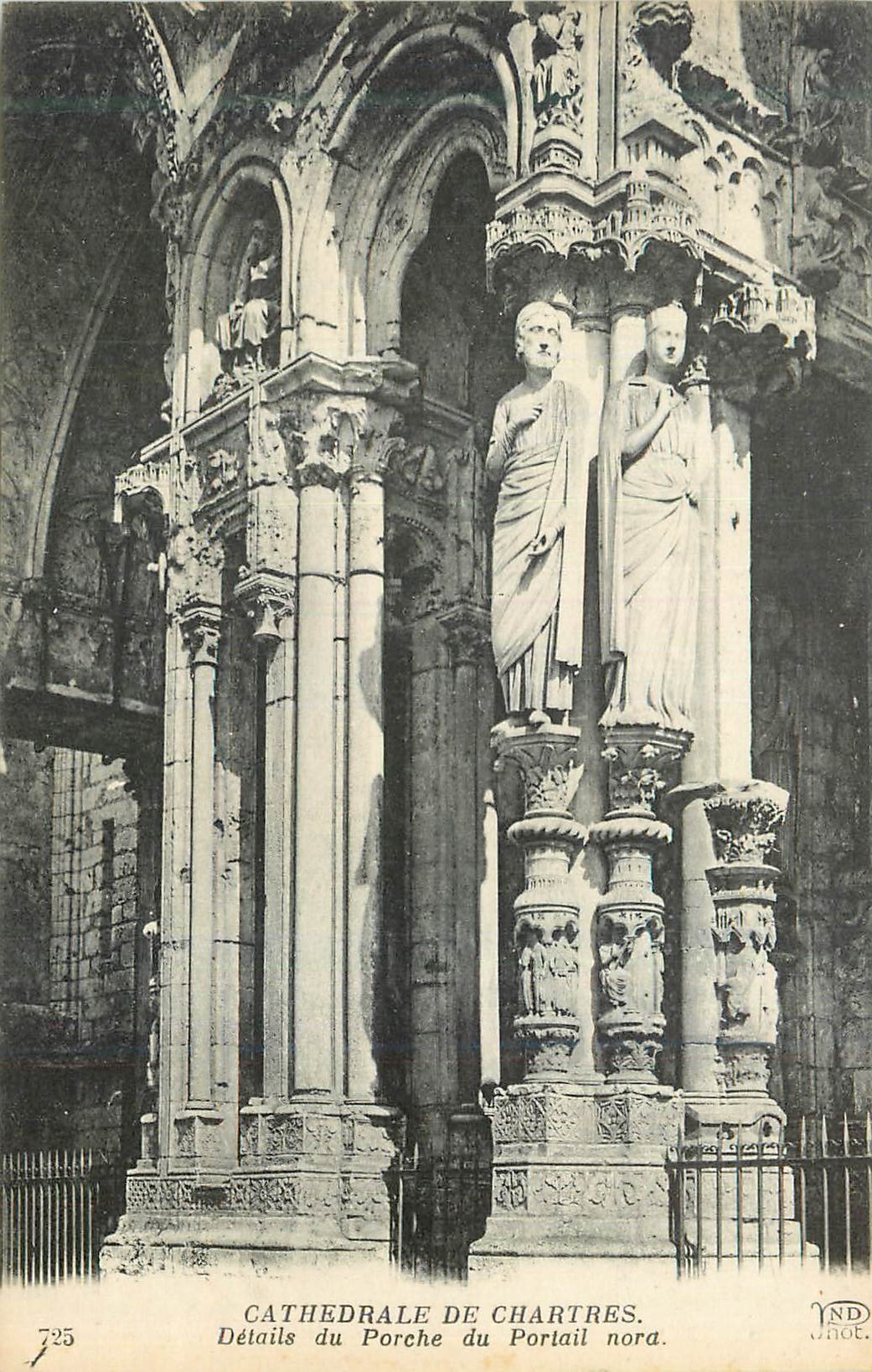 CPA Cathedrale de Chartres Detail du porche de Portail Nora
