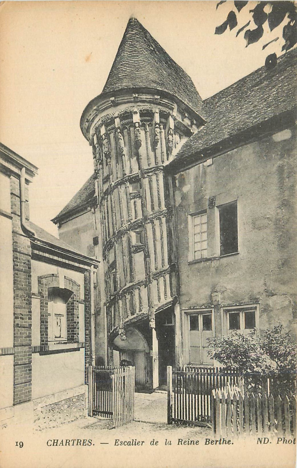 CPA Chartres Escalier de la Reine Berthe