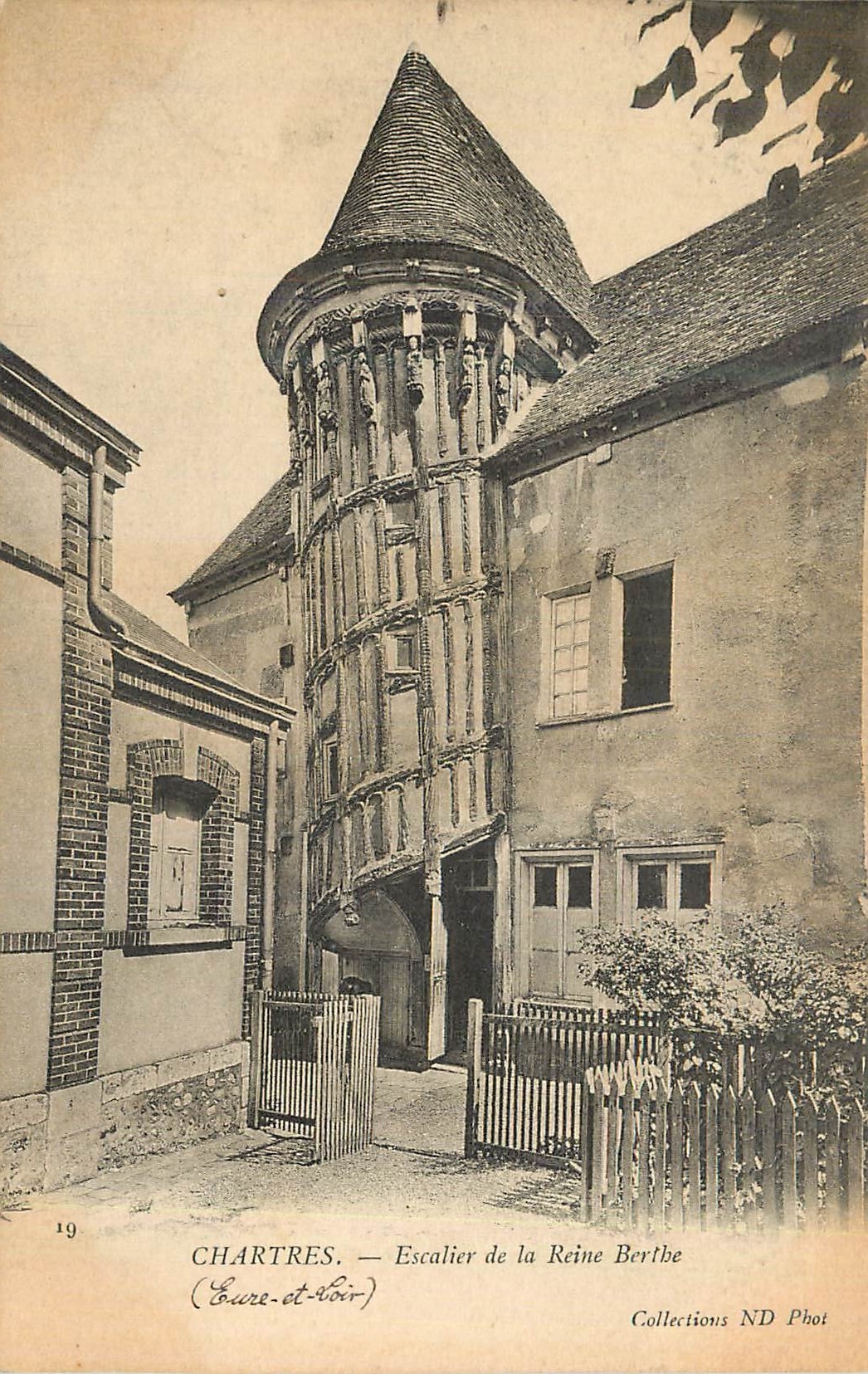 CPA Chartres Escalier de la Reine Berthe