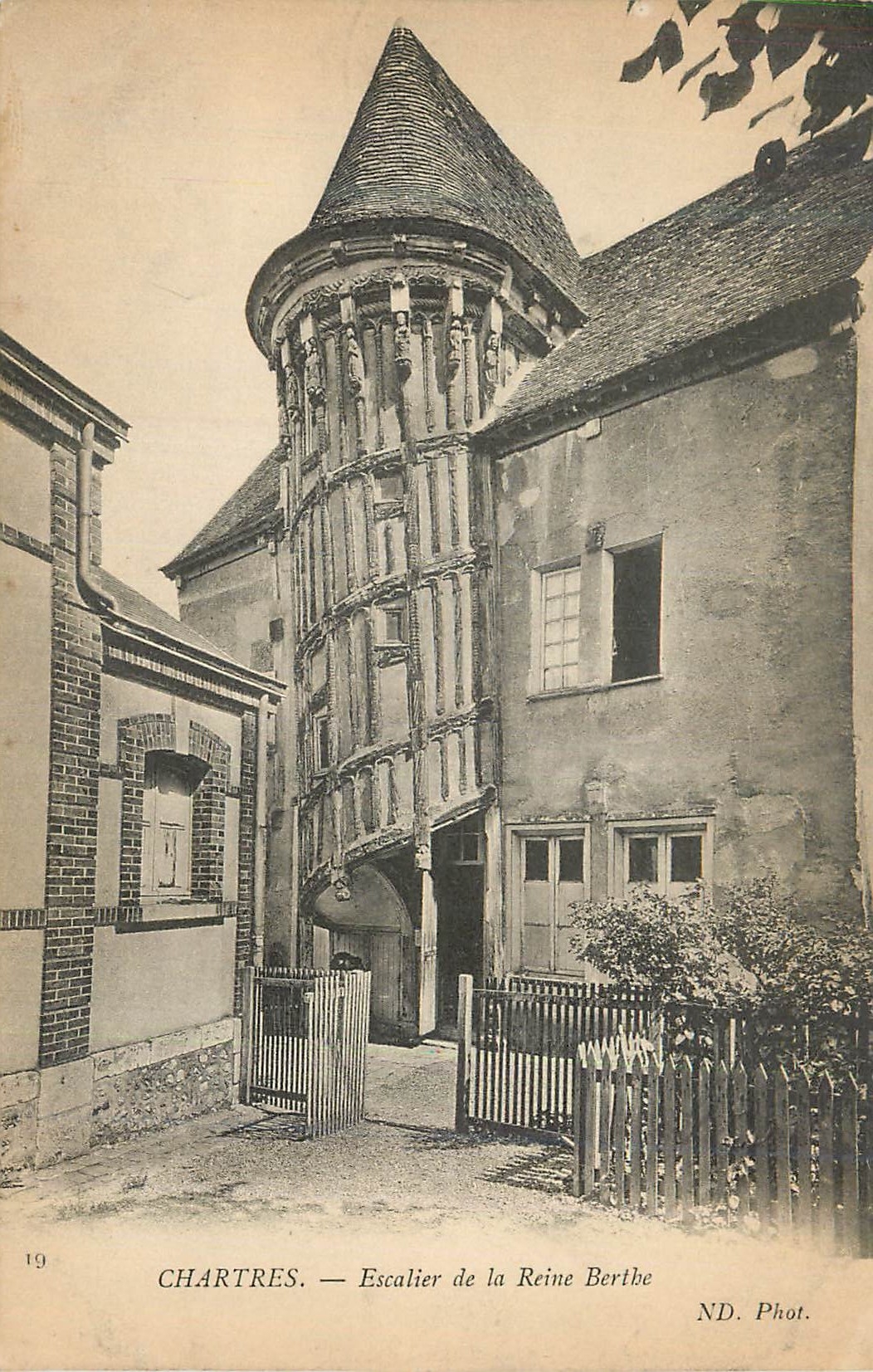 CPA Chartres Escalier de la Reine Berthe