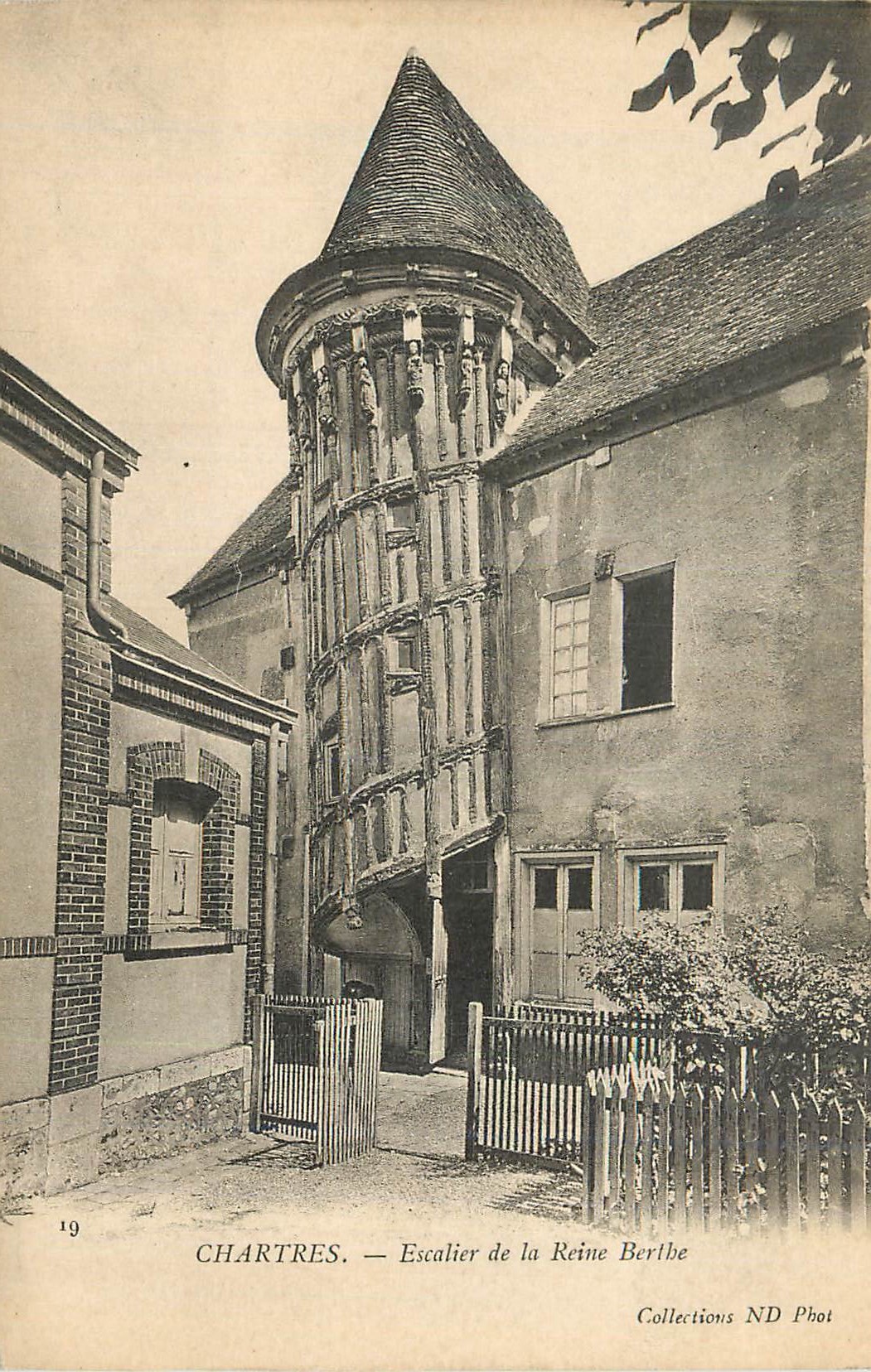 CPA Chartres Escalier de la Reine Berthe
