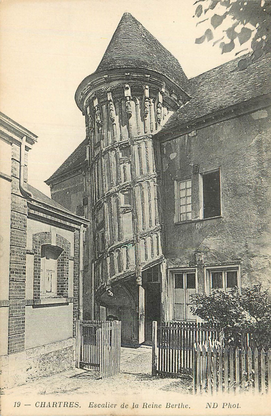 CPA Chartres Escalier de la Reine Berthe