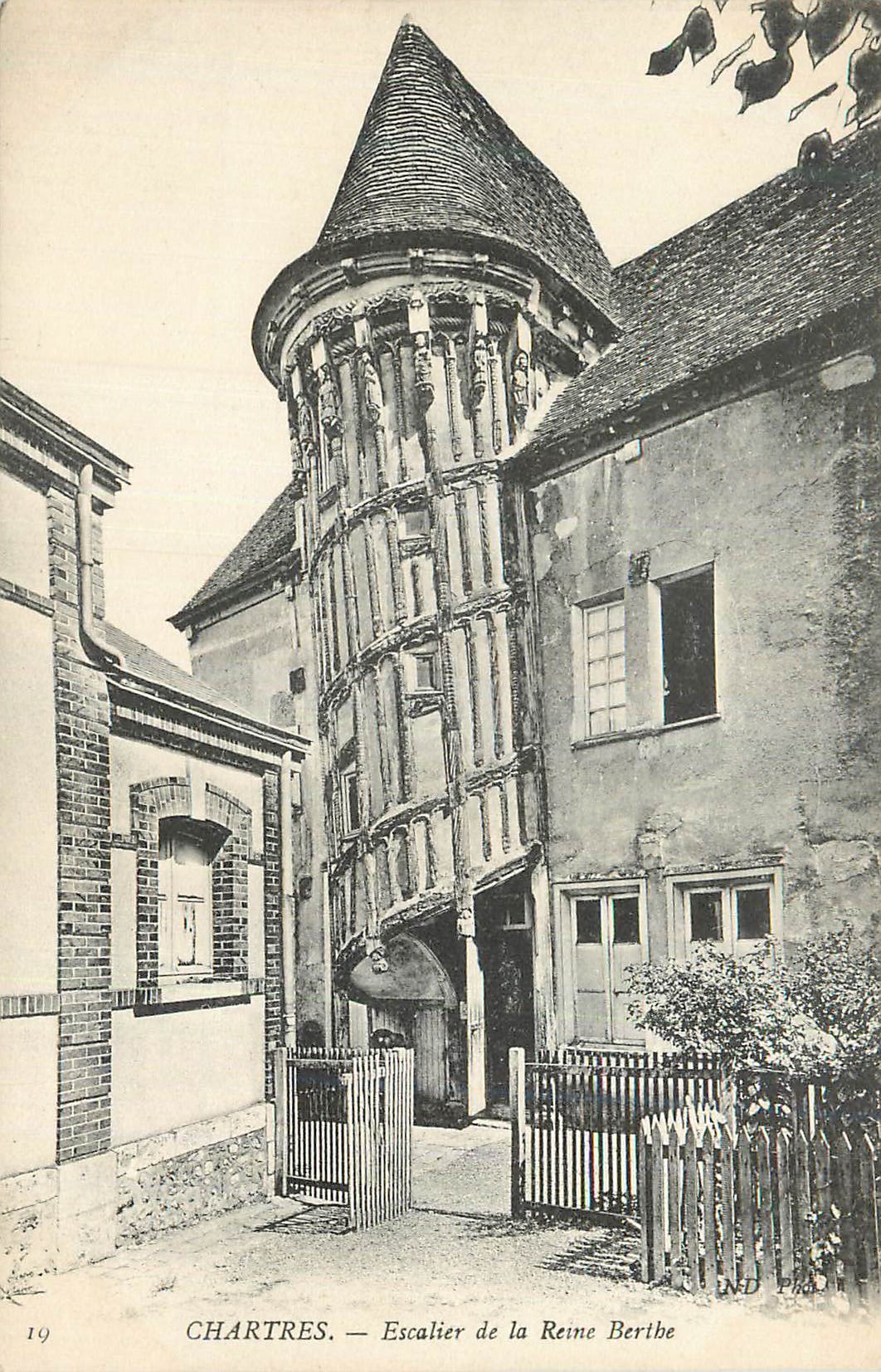 CPA Chartres Escalier de la Reine Berthe