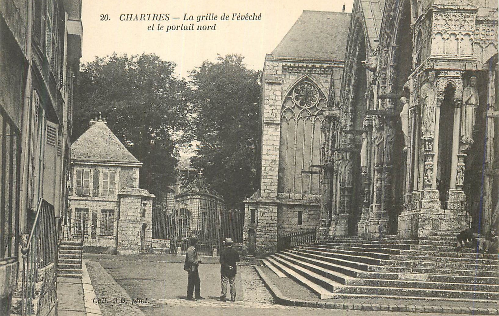 CPA Chartres La Grille de L'Eveche et le Portail Nord