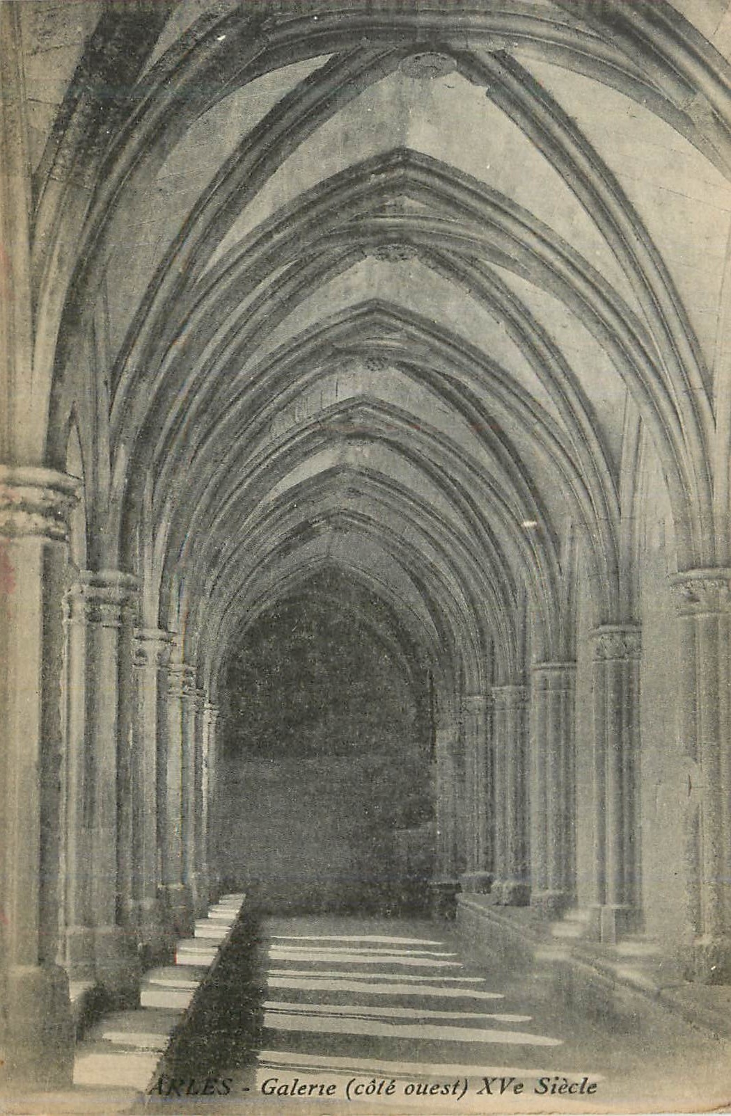Arles - Galerie (côté ouest) XVe siècle