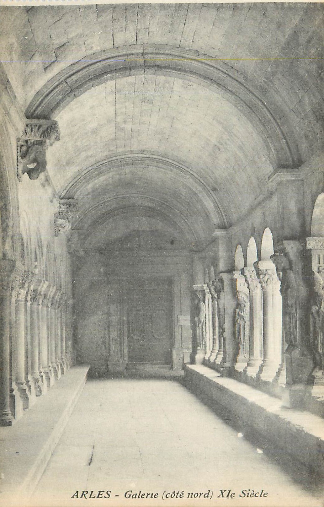 CPA Arles Galerie (Cote Nord) XIe siecle