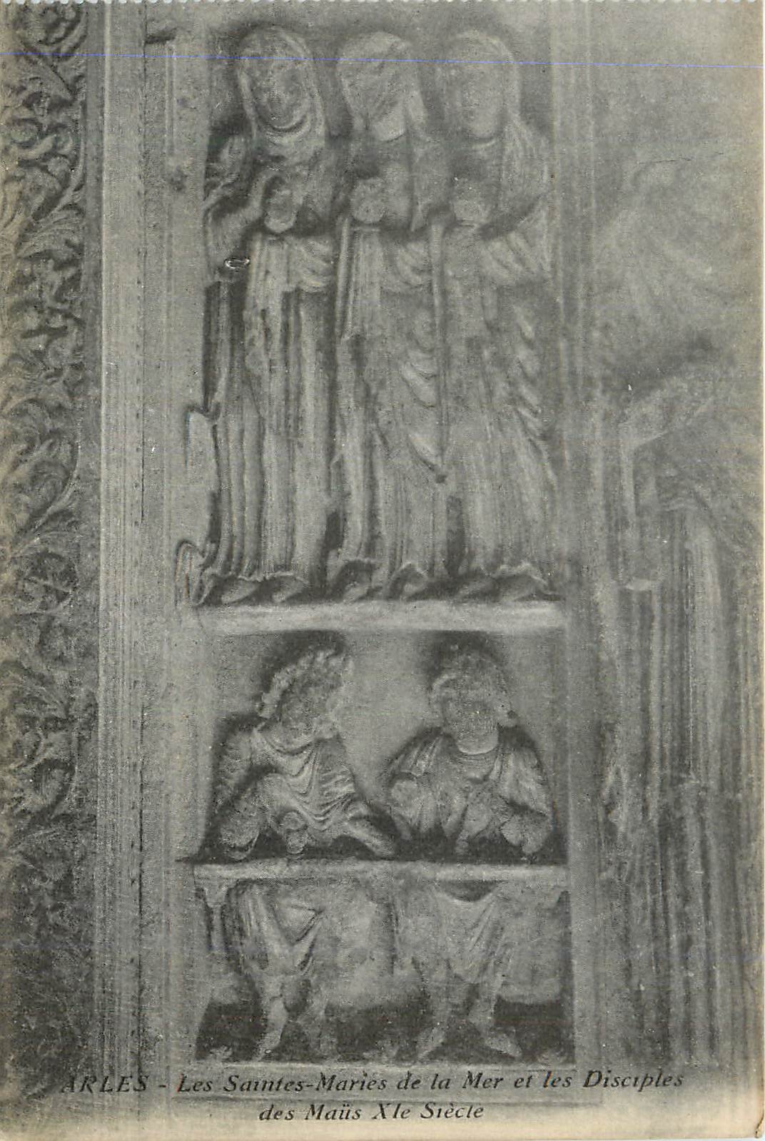 CPA Arles les Saintes Maries de la Mer et les Disciples des Maus XIe siecle