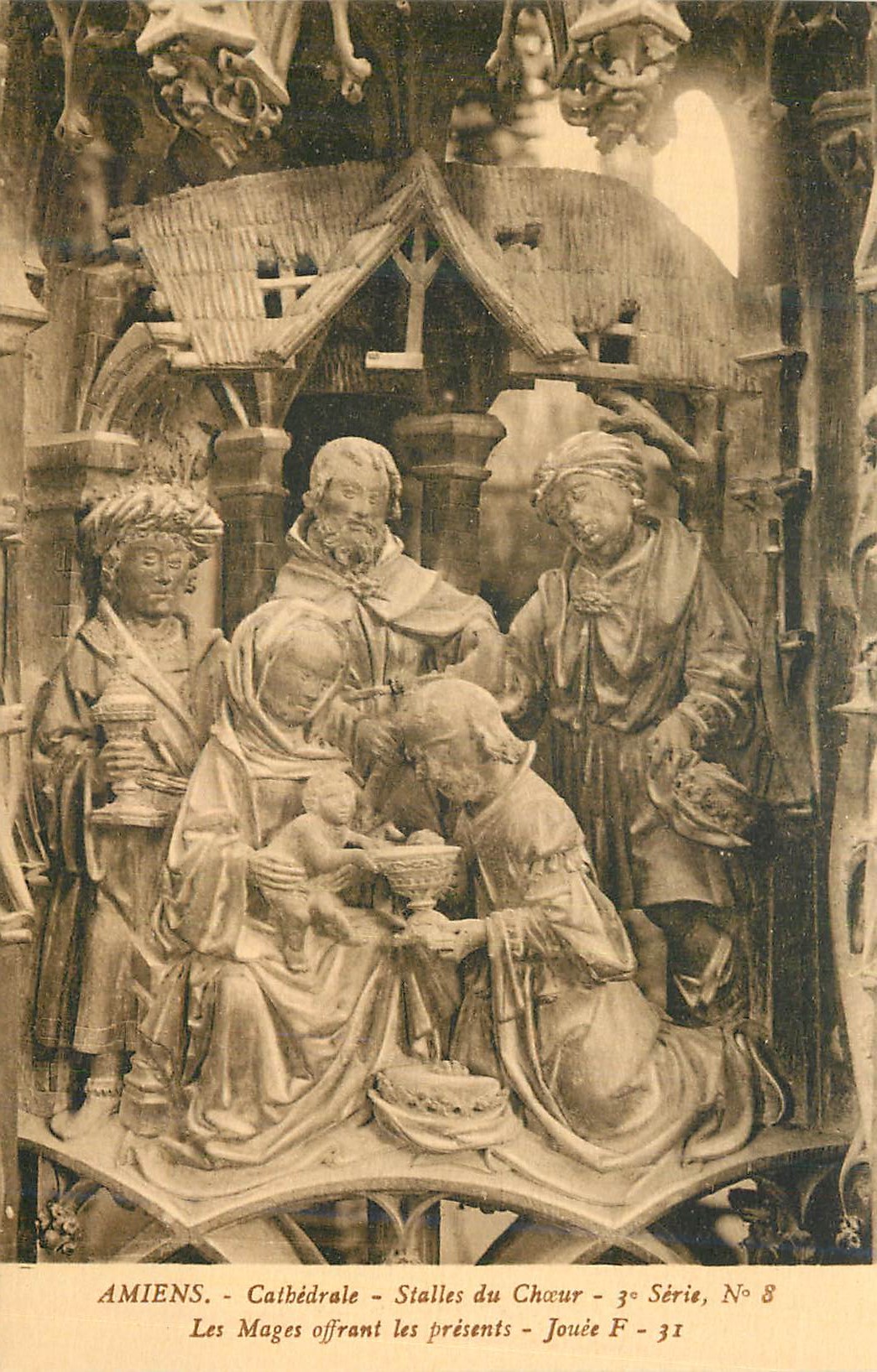 CPA Amiens Cathedrale Stalles du Choeur les Mages offrant les Presents