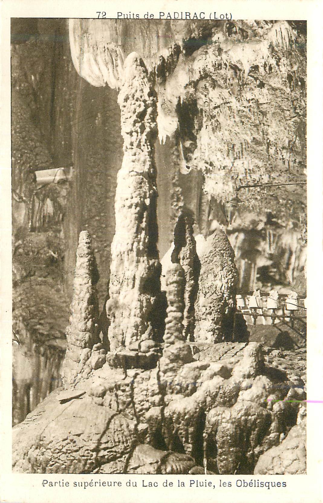 Brunnen von Padirac (Lot) — Oberer Teil des Regen-Sees, die Obelisken — Phototypie-Héliotype, Limoges