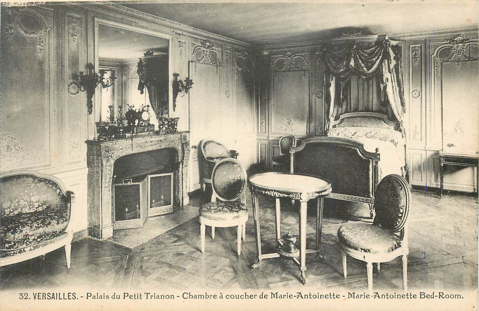 CPA Versailles Palais du Petit Trianon Chambre a Coucher de Marie Antoinette