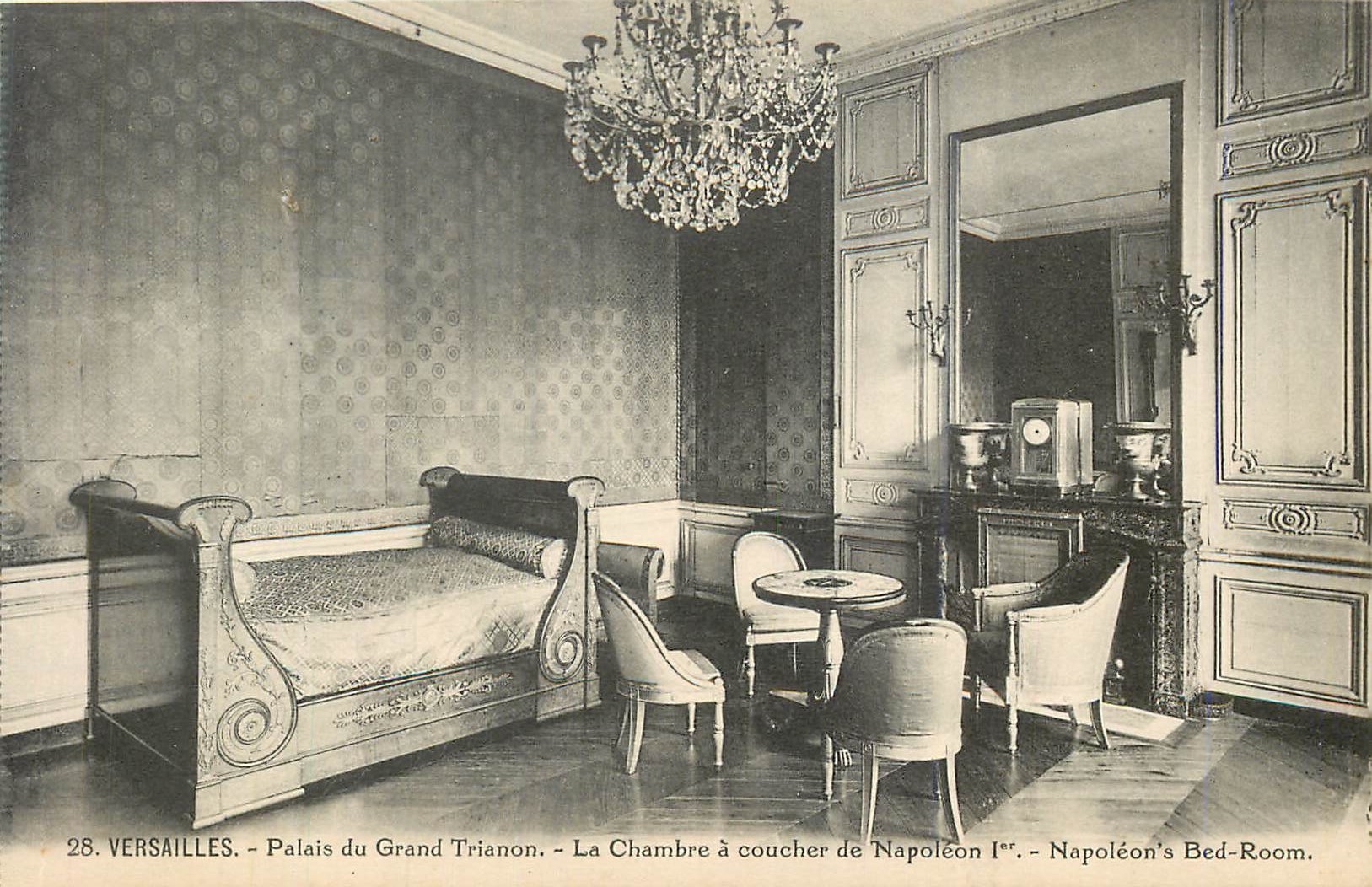 CPA Versailles Palais du Grand Trianon la Chambre a Coucher de Napoleon 1er