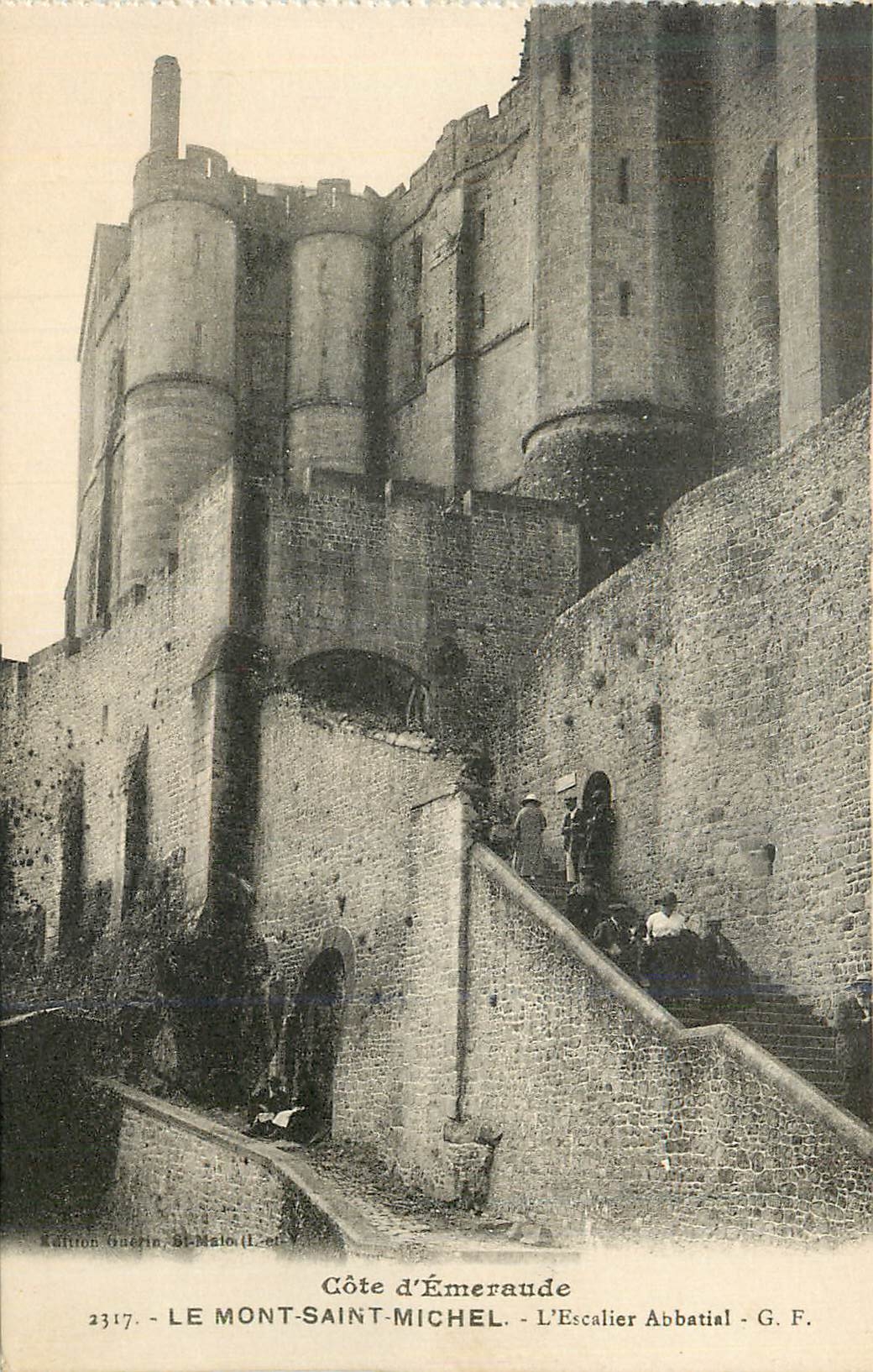 Le Mont-Saint-Michel — Côte d'Émeraude, L'Escalier Abbatial — édition Guerit, St-Malo (n° 2317)