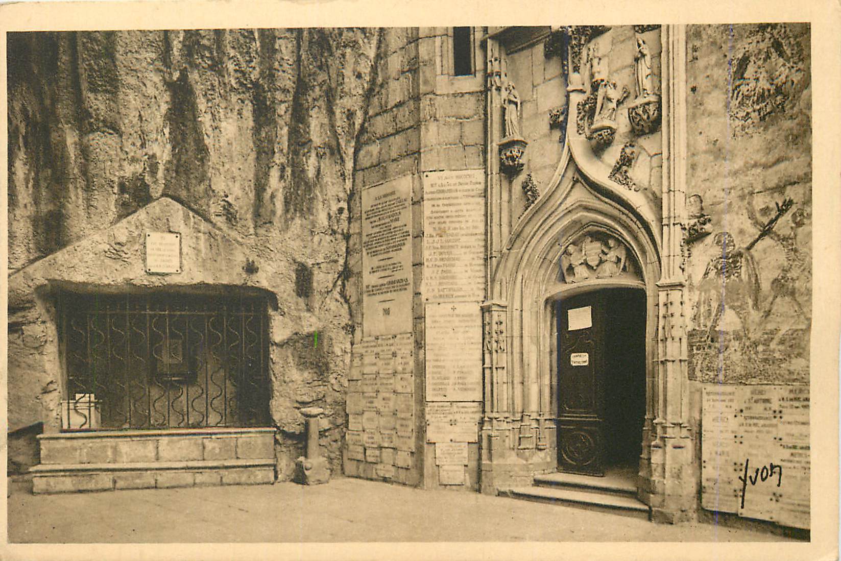 Rocamadour (Lot) — Le Tombeau de Saint Amadour et l'Entrée de la Chapelle Miraculeuse — Éditions d'Art YVON