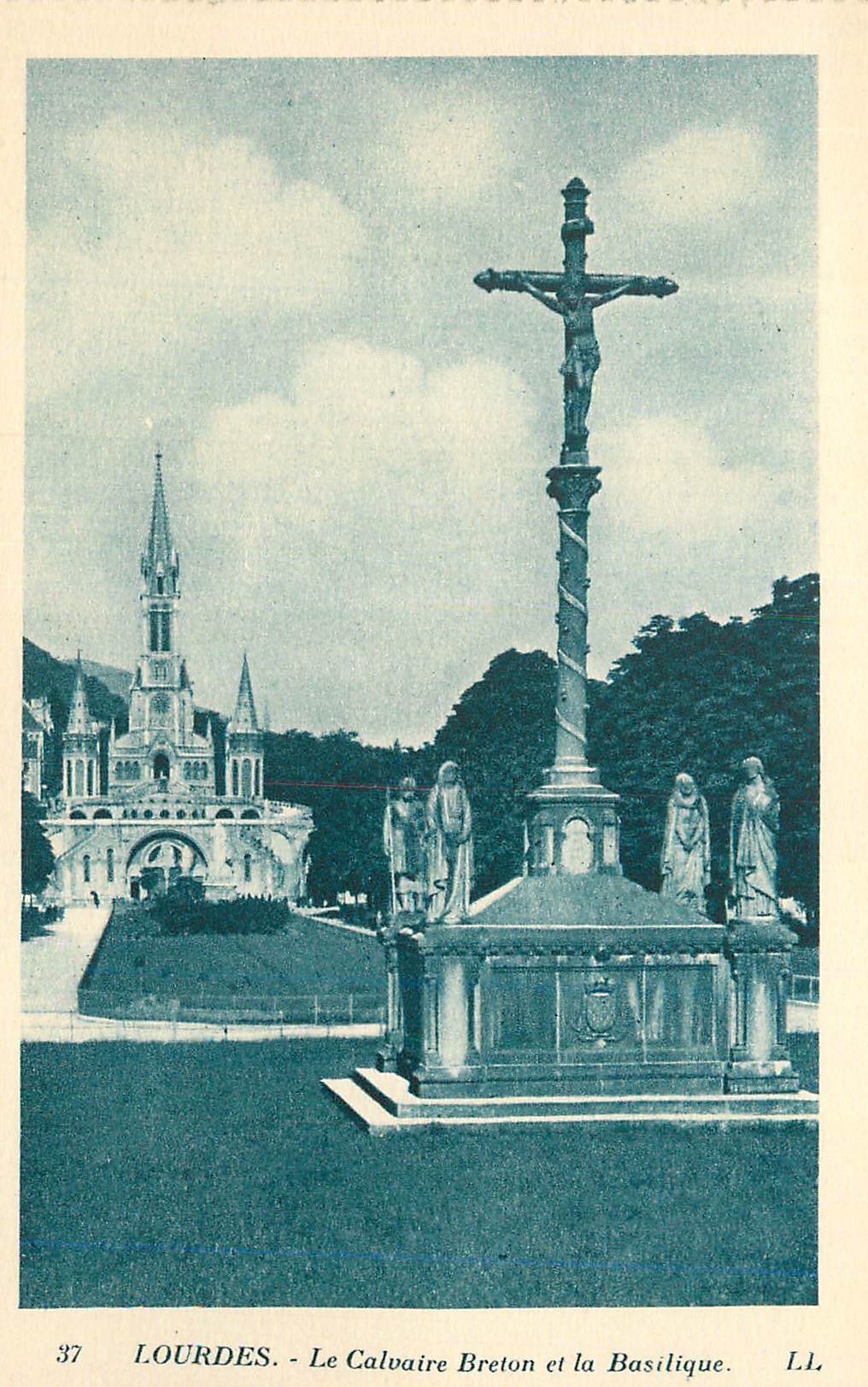 CPA Lourdes le Calvaire Breton et la Basilique