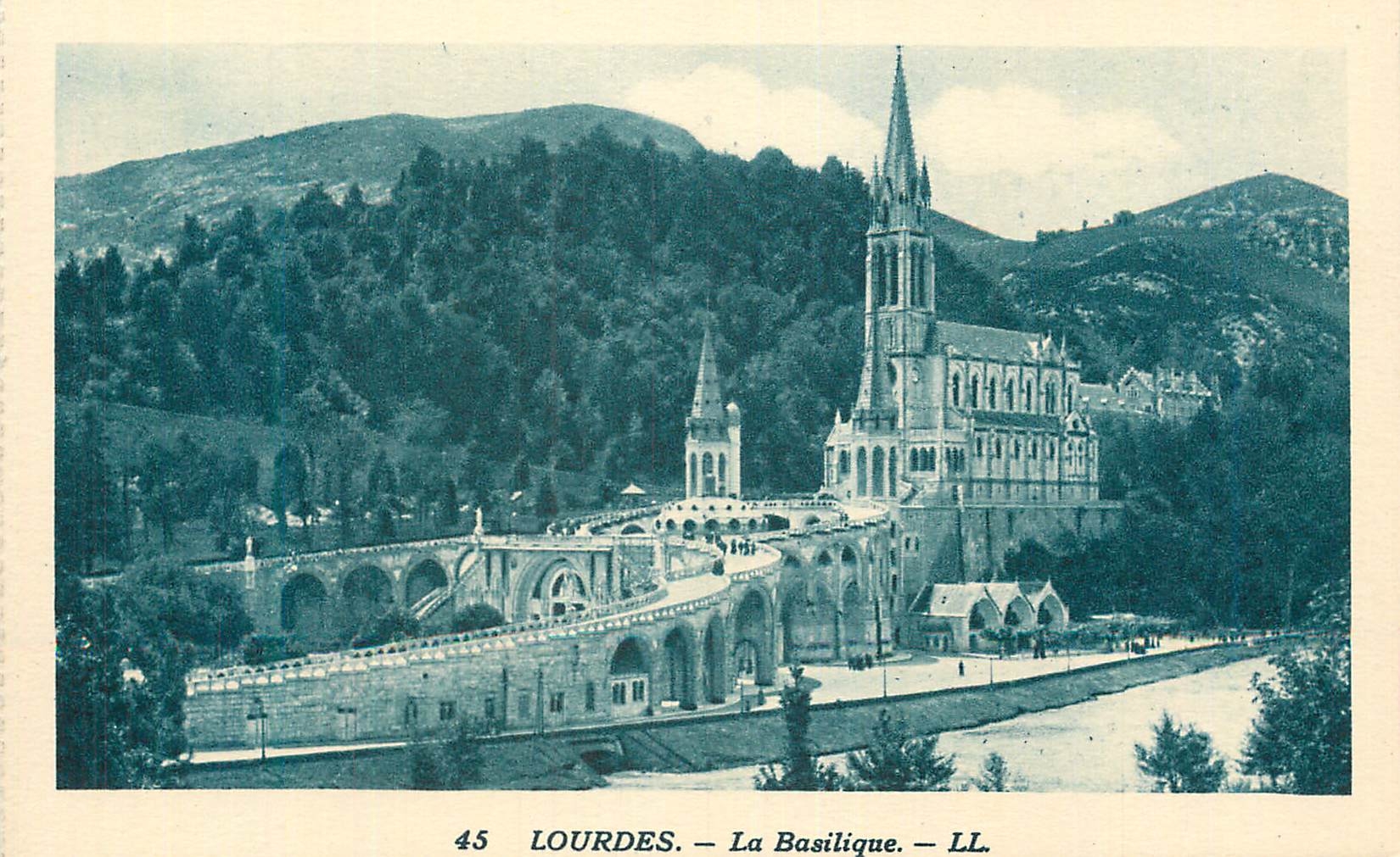 CPA Lourdes la Basilique