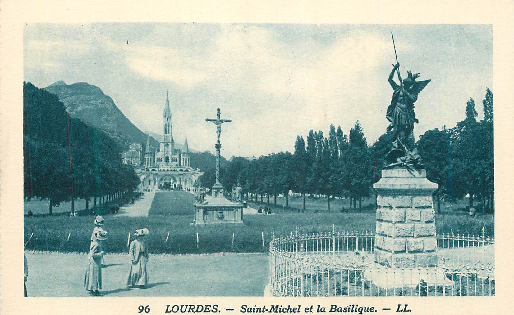 CPA Lourdes Saint Michel et la Basilique