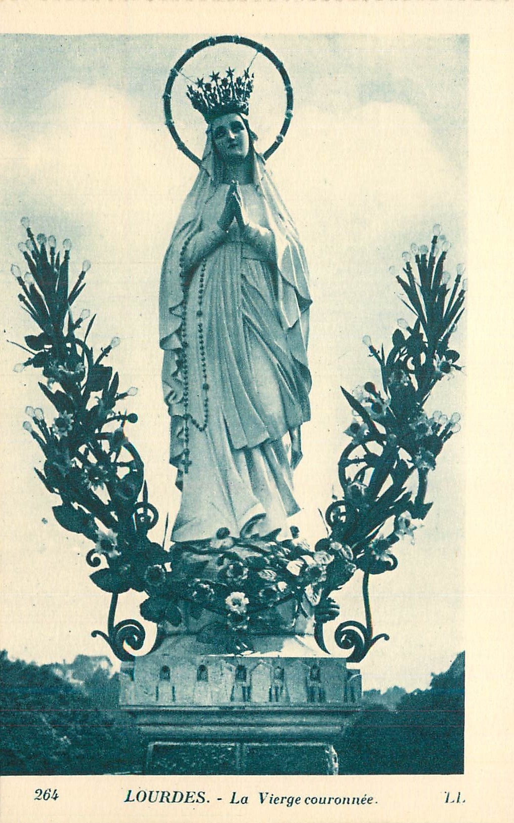 CPA Lourdes la Vierge Couronnee